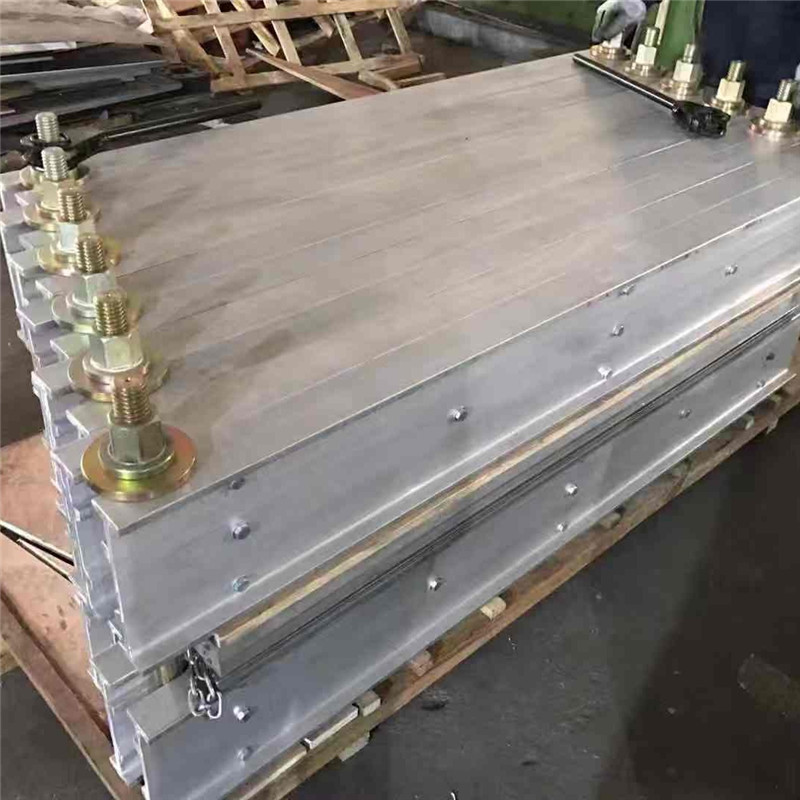 中重智能一批硫化機發往山西呂梁